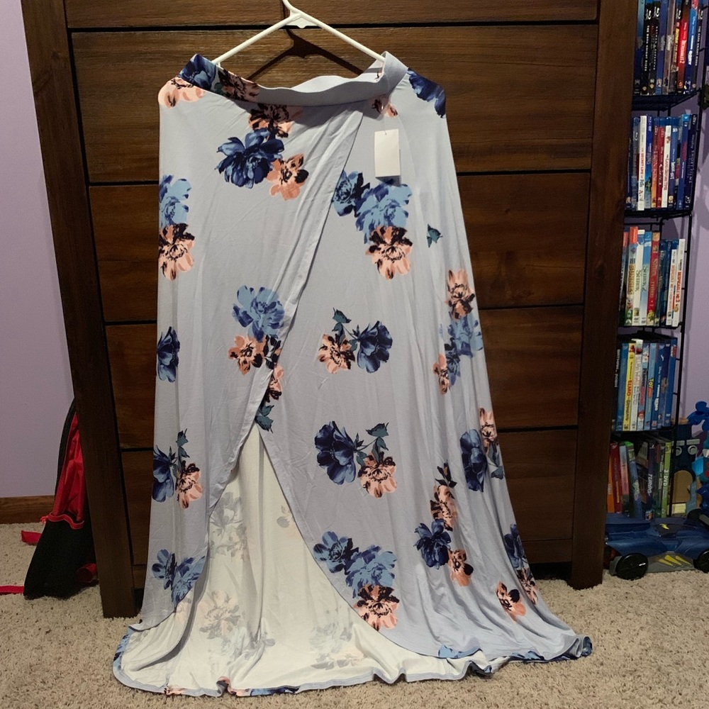 ‼️No Longer Available‼️Womens Maxi skirt with slit